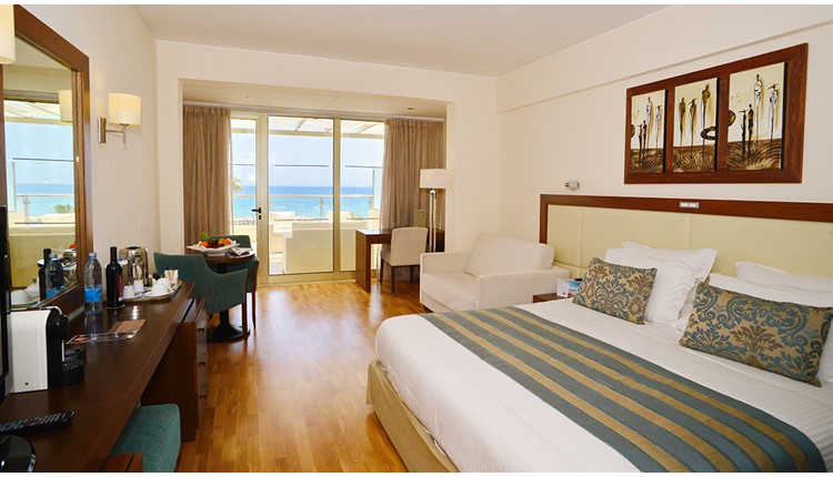 The Golden Bay Beach Hotel, Кипр